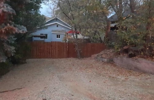 Drumheller House | Drum Cottage Summary: