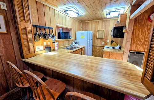 Drummond House | Drummond Island Hotel & Vacation Homes - Pebble Beach