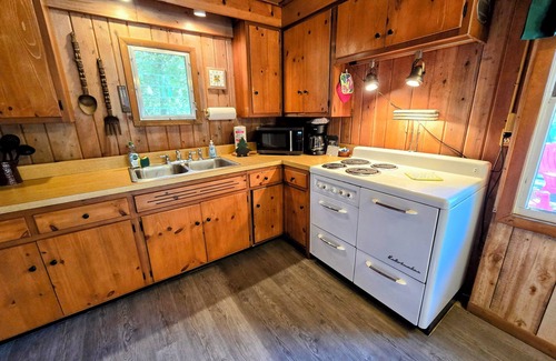 Drummond House | Drummond Island Hotel & Vacation Homes - Lily Pad Place