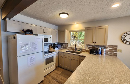 Drummond House | Drummond Island Hotel & Vacation Homes - Whispering Loon
