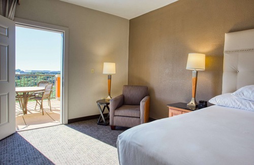Wetmore Hotel | Drury Inn & Suites Near La Cantera Parkway