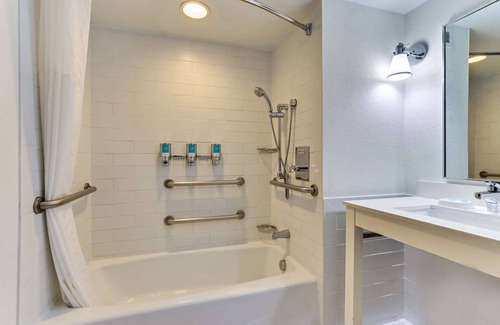 North San Antonio - SAT Hotel | Drury Inn & Suites San Antonio Airport