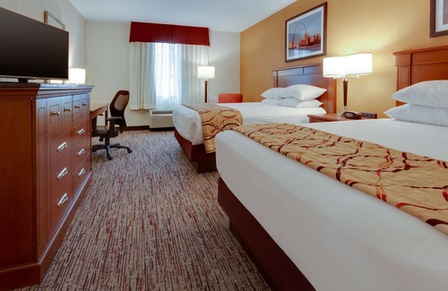 Clifton Heights Hotel | Drury Inn & Suites St. Louis Forest Park