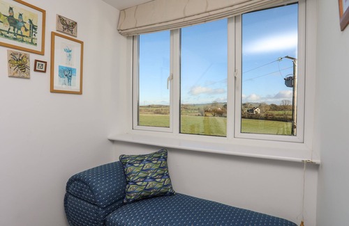 Llanerchymedd Cottage | DRWS Y GORLAN, romantic, country holiday cottage in Llanerchymedd