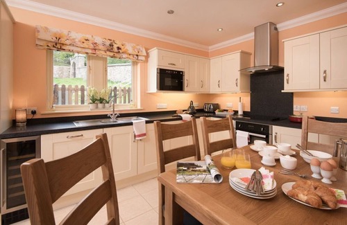 Melrose Cottage | DRYBURGH STIRLING ONE - sleeps 4 in 2 bedrooms near St Boswells