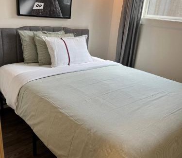 North Central Edmonton Apartment | Dt 1Bed 1bath Cozy Suite 8 Min Walk To Arena