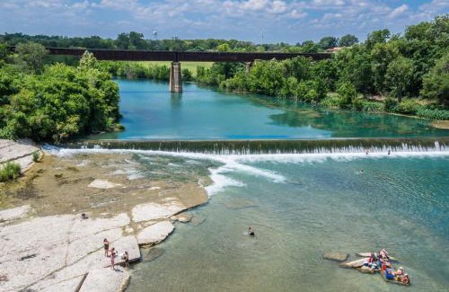 New Braunfels House | DT 323 Kessler Cottage