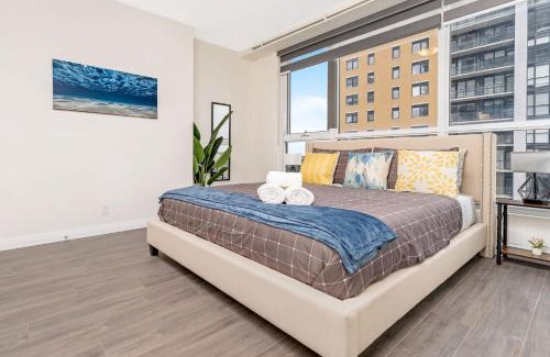 Kitchener House | DT High Rise Condo w Private Patio and View