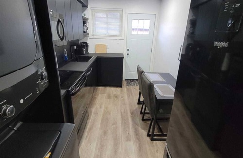 Sudbury Apartment | DT modern 2 bedroom Apt - Laundry+Parking