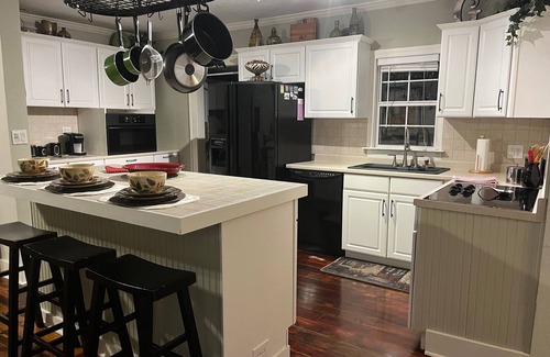 Orlando House | DT Orlando 3 Miles, Relax Water View Deck. Walk to many restaurants, fast foods