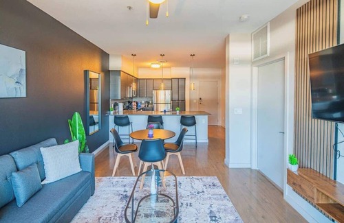 Evans Churchill Apartment | DT PHX Apt | Balcony, W/D Gym, Pool & Parking