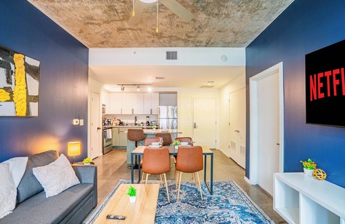 Evans Churchill Apartment | DT PHX Apt| Pool, Gym, Parking & Balcony