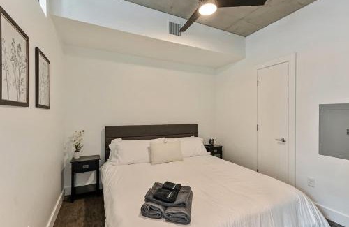 Rio Grande Apartment | DT SLC Rooftop Pool Hot Tub King Bed Parking