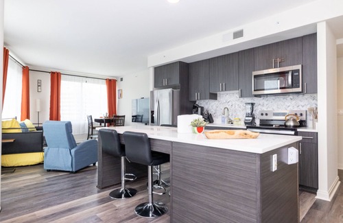 Downtown Apartment | DTSS LuxePad w/PS4 VR + Rooftop Pool + 360 DC Views Lounge + Gym + Streaming TV