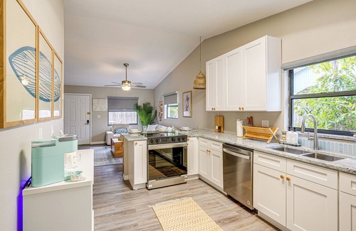 Palm Harbor Condo | Dtwn Palm Harbor Condo: Walk to Water!