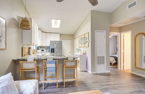 Palm Harbor Condo | Dtwn Palm Harbor Condo: Walk to Water!