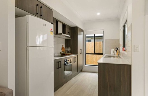 Browns Plains House | Dual-key 5BR Family home w/stunning interior