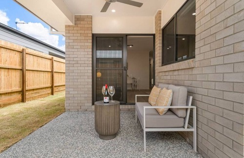 Browns Plains House | Dual-key 5BR Family home w/stunning interior