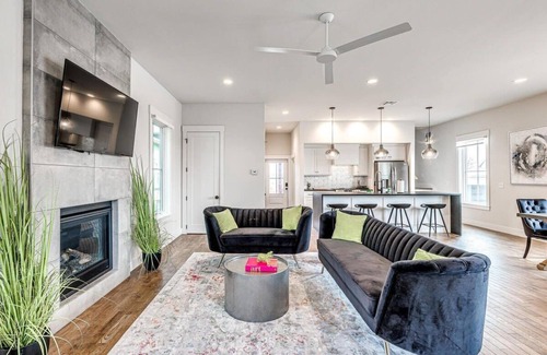 Eufaula House | Dual Porch Swings + Fenced Yard + Fire-pit