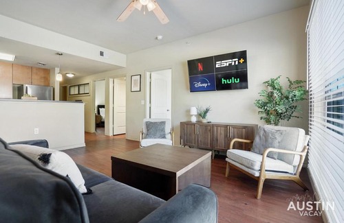 North Loop Apartment | Dual Urban Oasis 8BR in Vibrant North Loop Hub