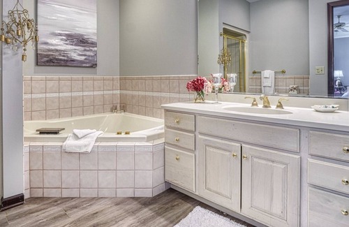 Valparaiso Apartment | Duart Suite in Aberdeen