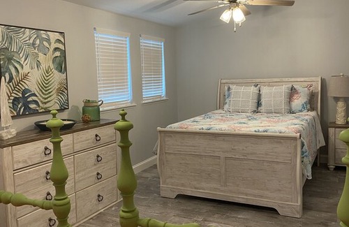 Mexico Beach Condo | Dub's Beach Retreat - a 4Bed/3 Bath Large Beach Getaway!