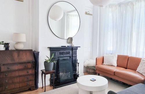 Ballsbridge House | Dublin Docklands Gem: Victorian House with Cozy Fireplace