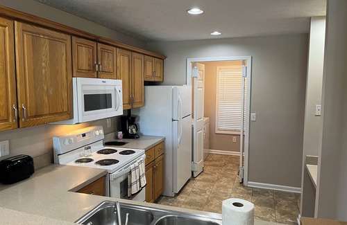 Dublin Apartment | Dublin location! Lots of Space & Wooded too!