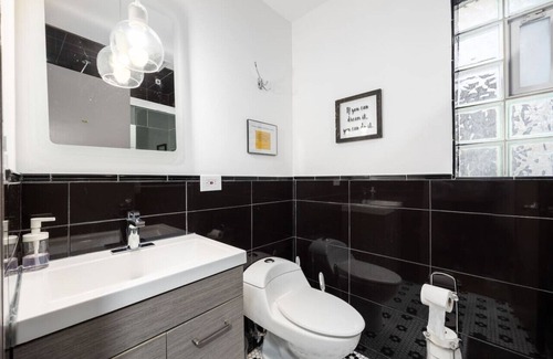 Bronzeville Bed & Breakfast | Dubois Guest House Room 201