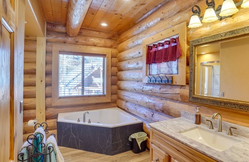Duck Creek Village Cabin | Duck Creek Village Cabin w/ Deck - Hike & Ski!
