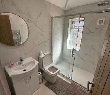 Oldbury Apartment | Dudley, Birmingham and Wolverhampton Contractor and Family Stay B69