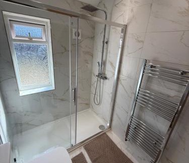 Oldbury Apartment | Dudley, Birmingham and Wolverhampton Contractor and Family Stay B69