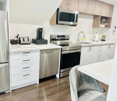 Davenport Apartment | Dufferin Serenity Suite