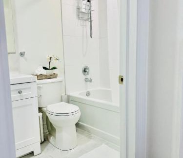 Davenport Apartment | Dufferin Serenity Suite