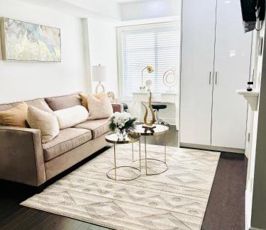 Davenport Apartment | Dufferin Serenity Suite