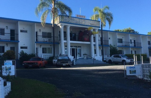 Tyndale Apartment | Dukes Plantation Retro Motel