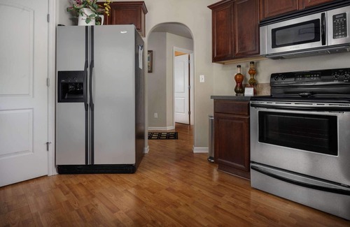 Dundee House | Dundee Gem, Bright Open Layout, Fenced Backyrd, Walk to Wineries, Food, Park w/Tennis & Playground