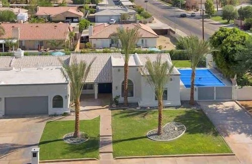 Bermuda Dunes House | Dune Lakes Perfect for Entertaining