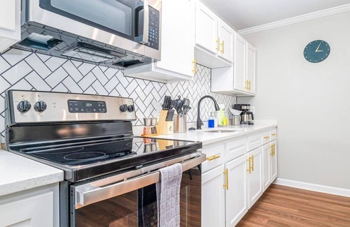 Cottage Line Apartment | Dune Suite / Beach Views / Direct Beach Access