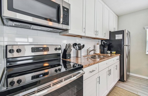 Dunedin Apartment | Dunedin Cottage on Pinellas Trail w/Heated Pool