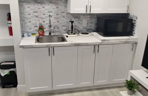 Fort Gary House | Duniques unique homennFully furnished 2 bedroom basement suite