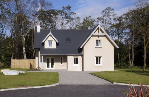 Kenmare Cottage | Dunkerron Woods 4 bedroom 4003 - sleeps 8 guests in 4 bedrooms