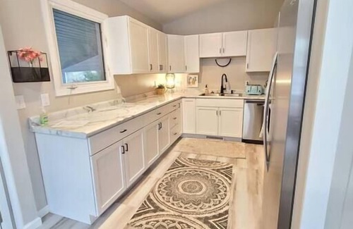 Miller Beach Cottage | Dunland Cottage W/hot tub, paddle boards, fire pit