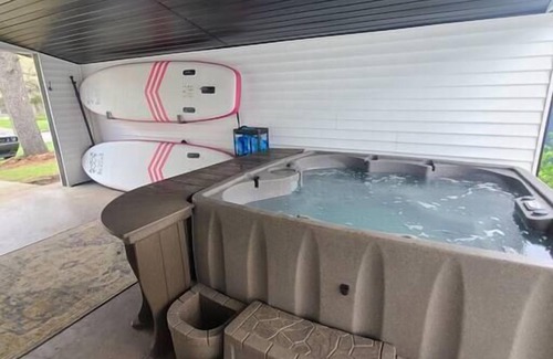 Miller Beach Cottage | Dunland Cottage W/hot tub, paddle boards, fire pit