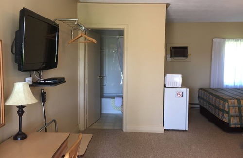 Ashfield-Colborne-Wawanosh Hotel | Dunlop Motel