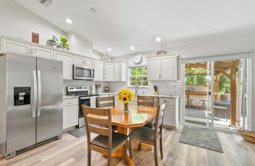 Dunnellon House | Dunnellon Dream. Pool, Fire Pit and Outdoor Bar
