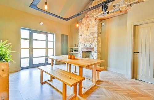 Coxhoe House | Dunromin Cottage, Hot Tub & Garden