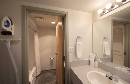 Fairview Hotel | Dunvegan Inn and Suites