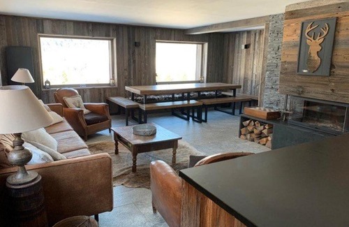 Crest-Voland Ski Chalet | Duplex 11 pers. au centre de Crest-Voland, cheminée, ski-room, wifi, non fumeurs - FR-1-733-36
