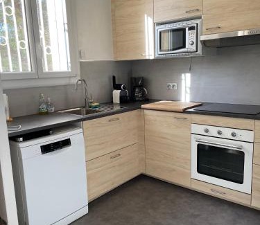 Saint-Feliu-d'Avall Apartment | Duplex 130m2 dans un mas entouré de vergers - piscine